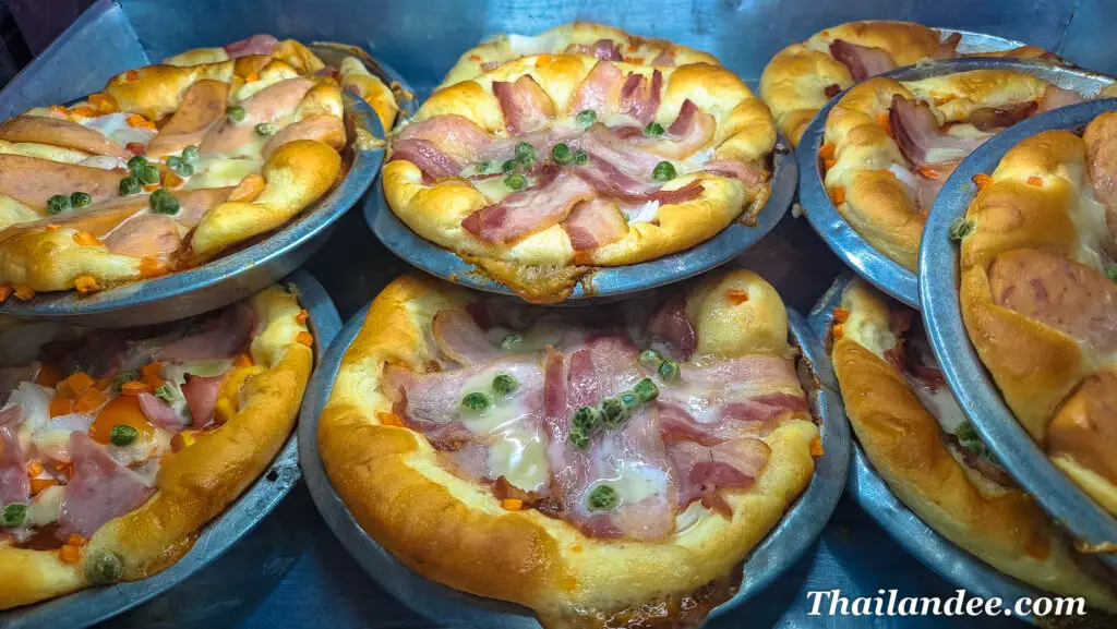 pizzas wang lang market bangkok