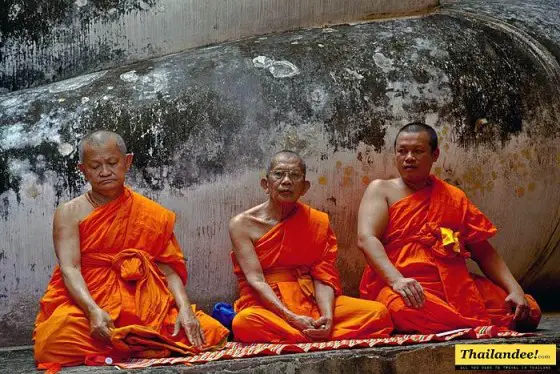 buddhist-monks-thailand