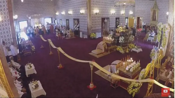 ceremoniereliques--roi-bhumibol