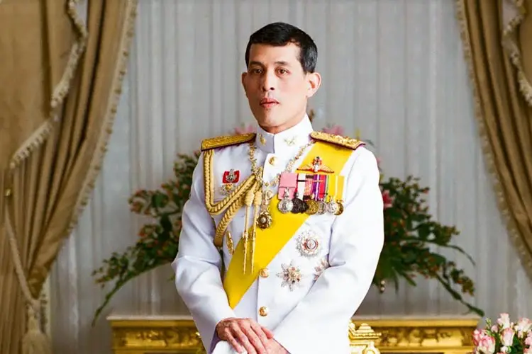couronnement roi thailande