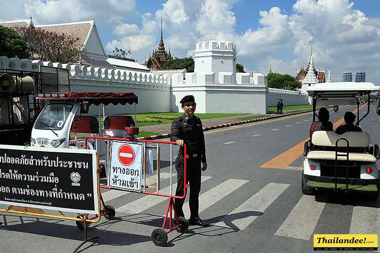 Les rues autour du Sanam Luang et du Grand Palais sonn fermées à la circulation