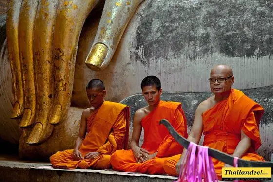 monks-wat-si-chum-3