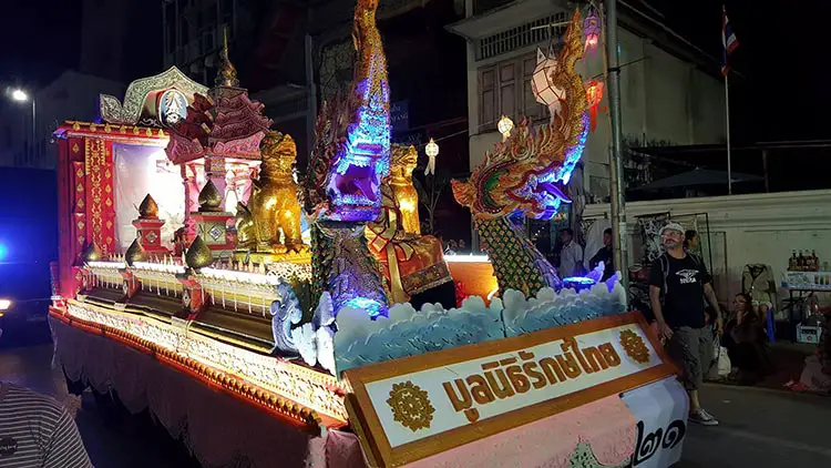 parade-loi-krathong