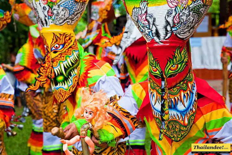 phi ta khon festival thailande