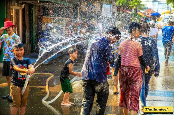 songkran water festival thailande