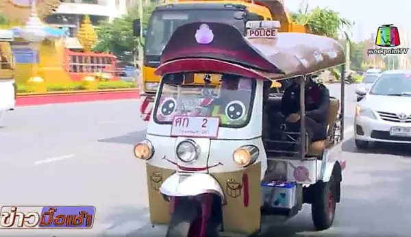 Des policiers en tuk-tuk pour aider els touristes à Bangkok