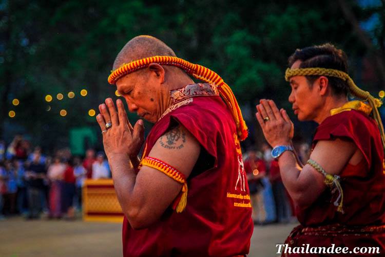 grande cérémonie annuelle de muay thai à ayutthaya