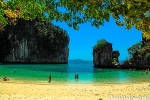 Private boat tour to Koh Hong and 2 other islands