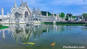 Chiang Rai must-see temples & mountain tour