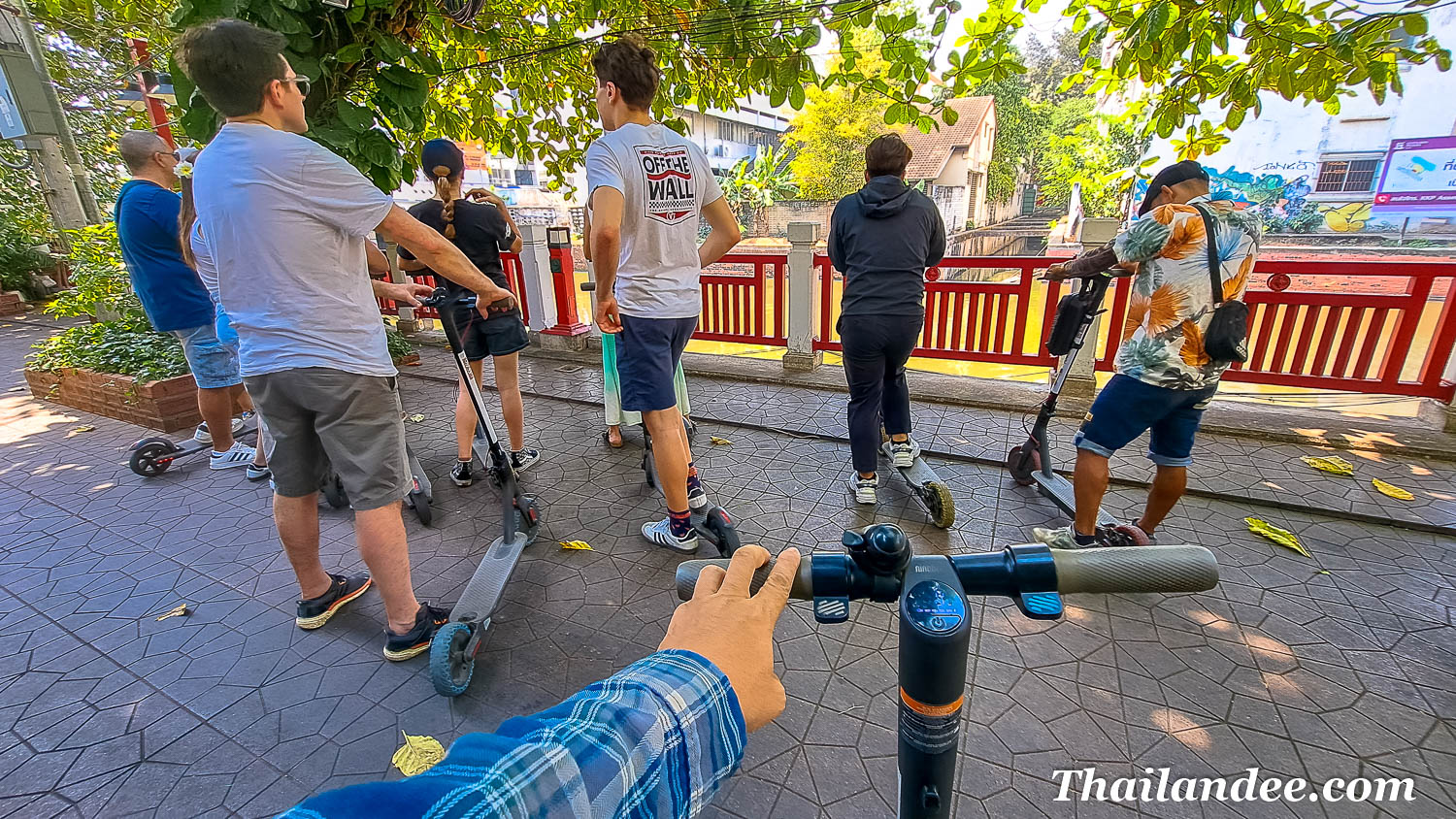 visite de la vieille ville de bangkok en trotinette électrique en français