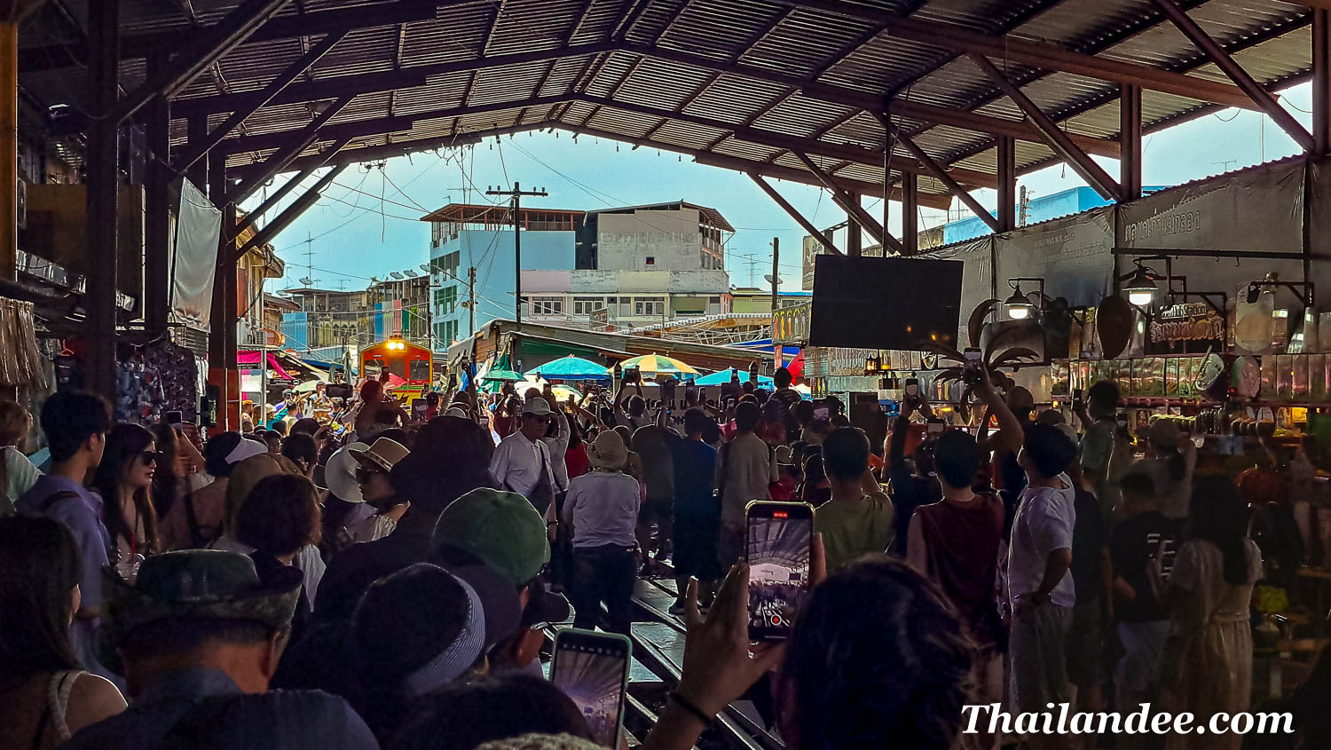 photo mae klong railway station