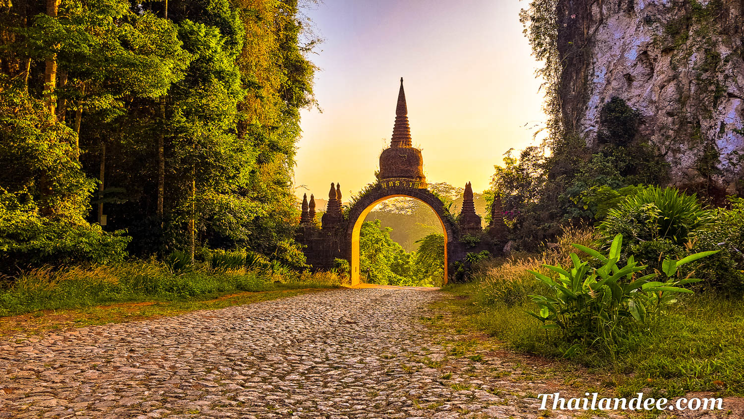 khao sok 2 days / 1 night: amazing hill temple, natural pool and chiew larn lake