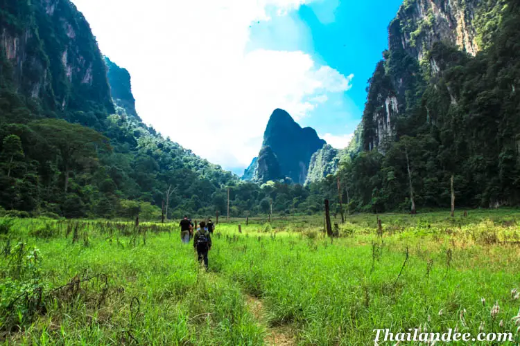 shared overnight tour on khao sok lak